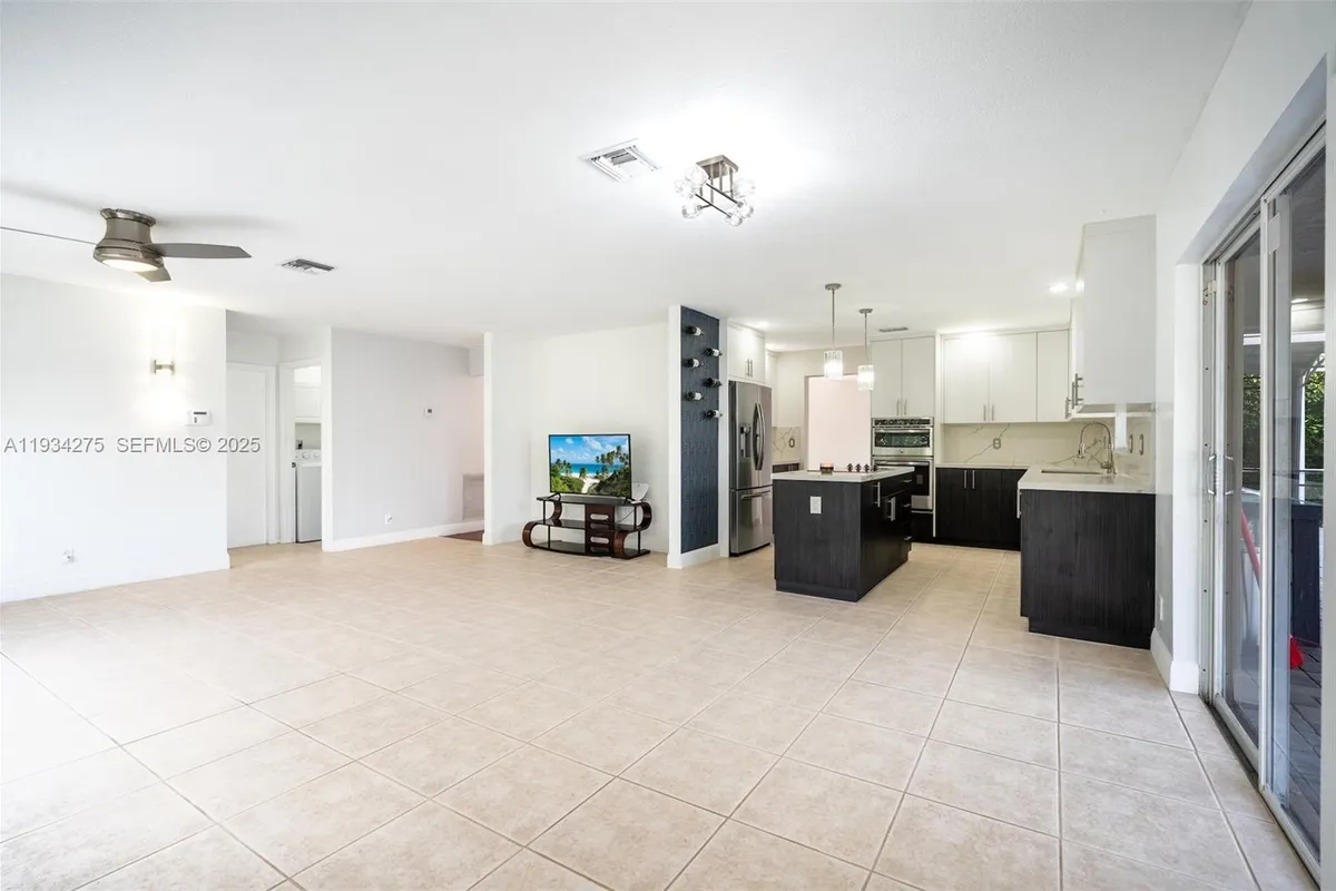 19313 NW 11th St, Pembroke Pines FL 33029