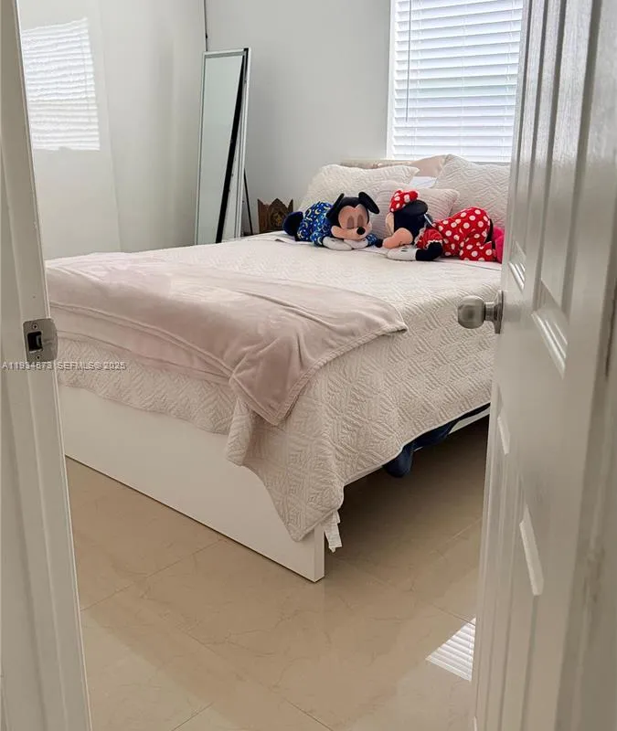 1323 NE 182nd St, North Miami Beach FL 33162