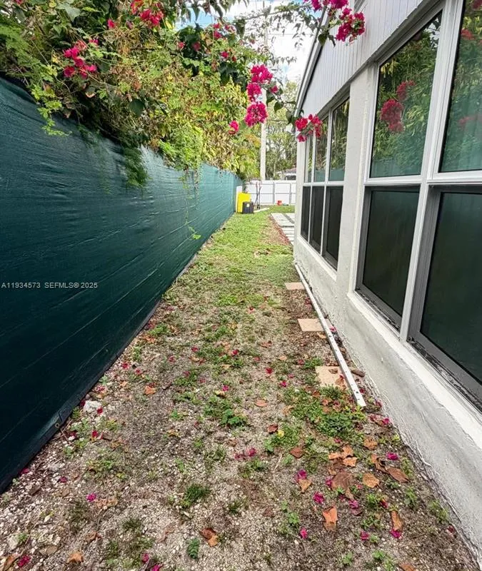 1323 NE 182nd St, North Miami Beach FL 33162