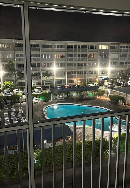 329 SE 3rd St # 405T, Hallandale Beach FL 33009