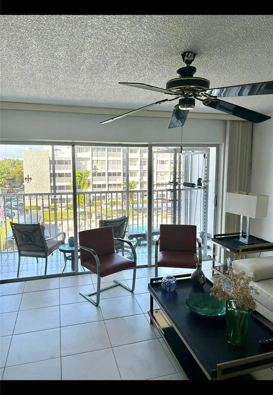 329 SE 3rd St # 405T, Hallandale Beach FL 33009