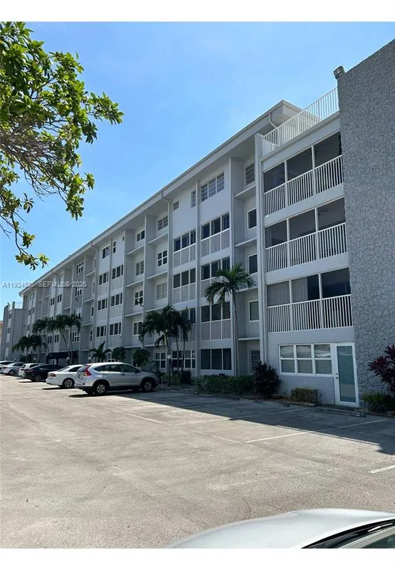 329 SE 3rd St # 405T, Hallandale Beach FL 33009