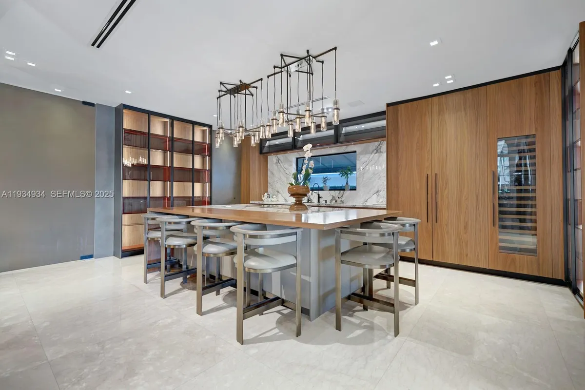 176 S Hibiscus Drive, Miami Beach FL 33139