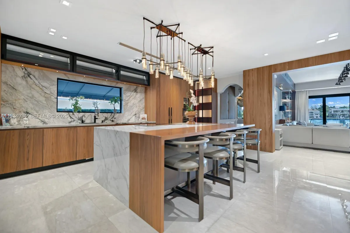 176 S Hibiscus Drive, Miami Beach FL 33139