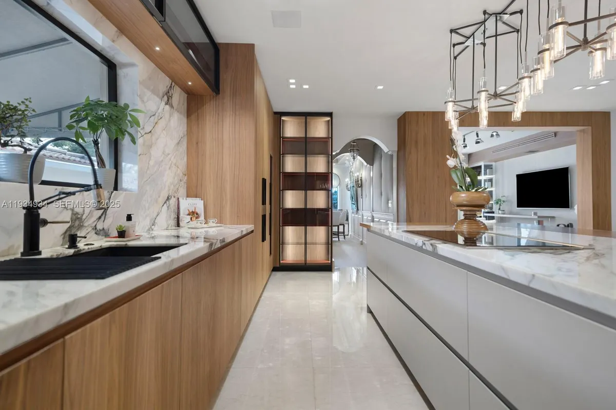 176 S Hibiscus Drive, Miami Beach FL 33139