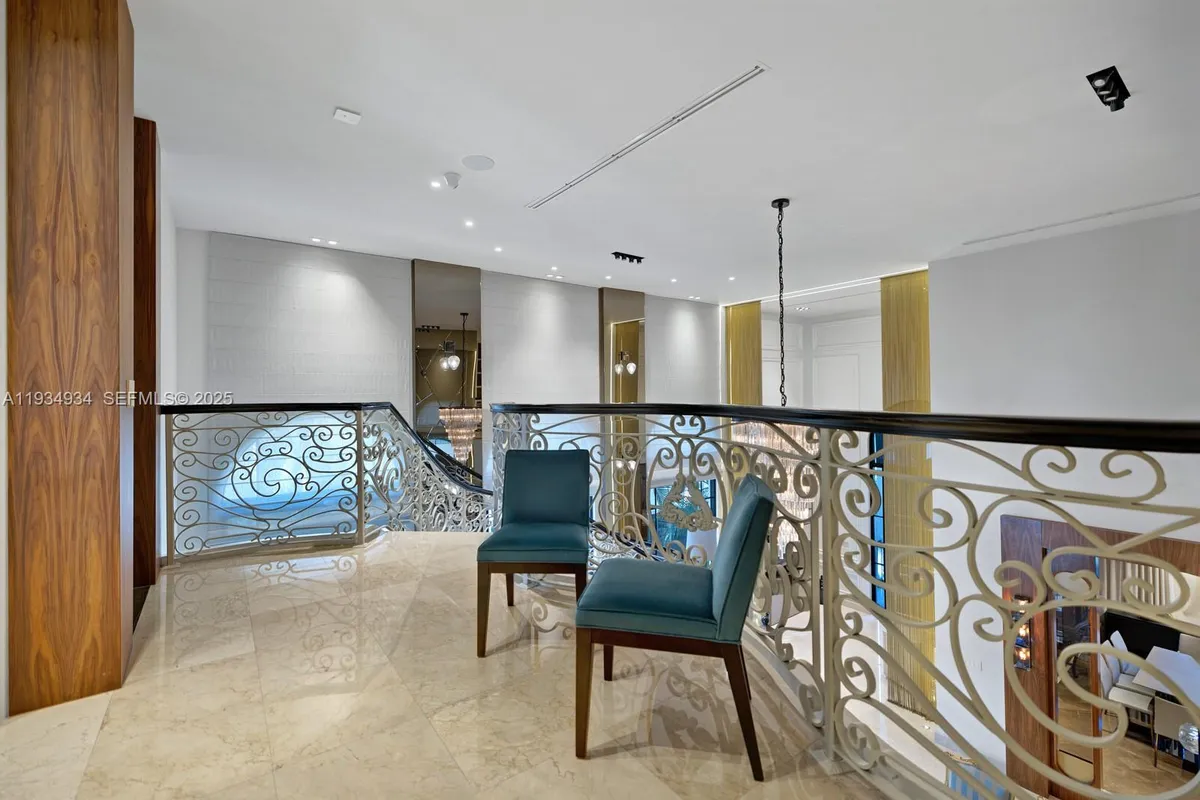 176 S Hibiscus Drive, Miami Beach FL 33139