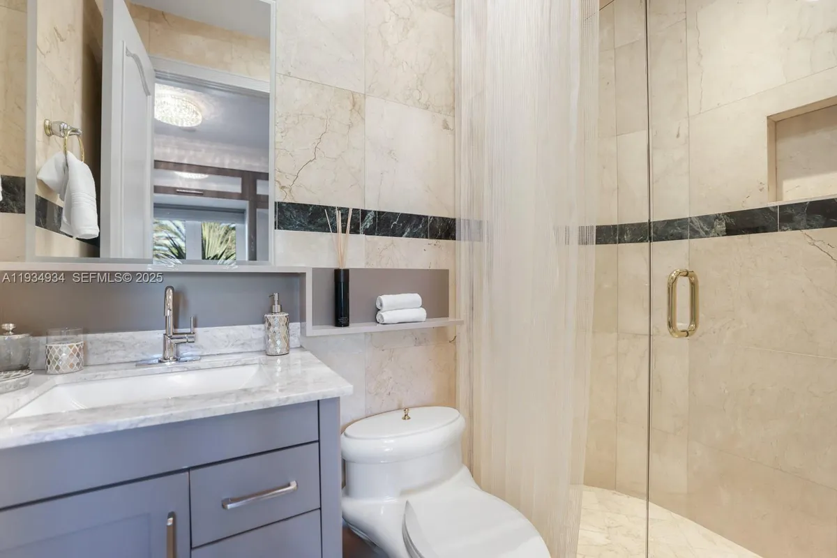 176 S Hibiscus Drive, Miami Beach FL 33139