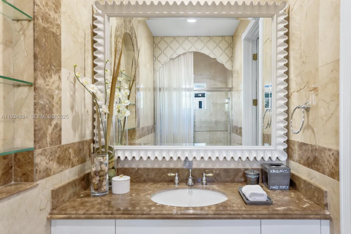 176 S Hibiscus Drive, Miami Beach FL 33139