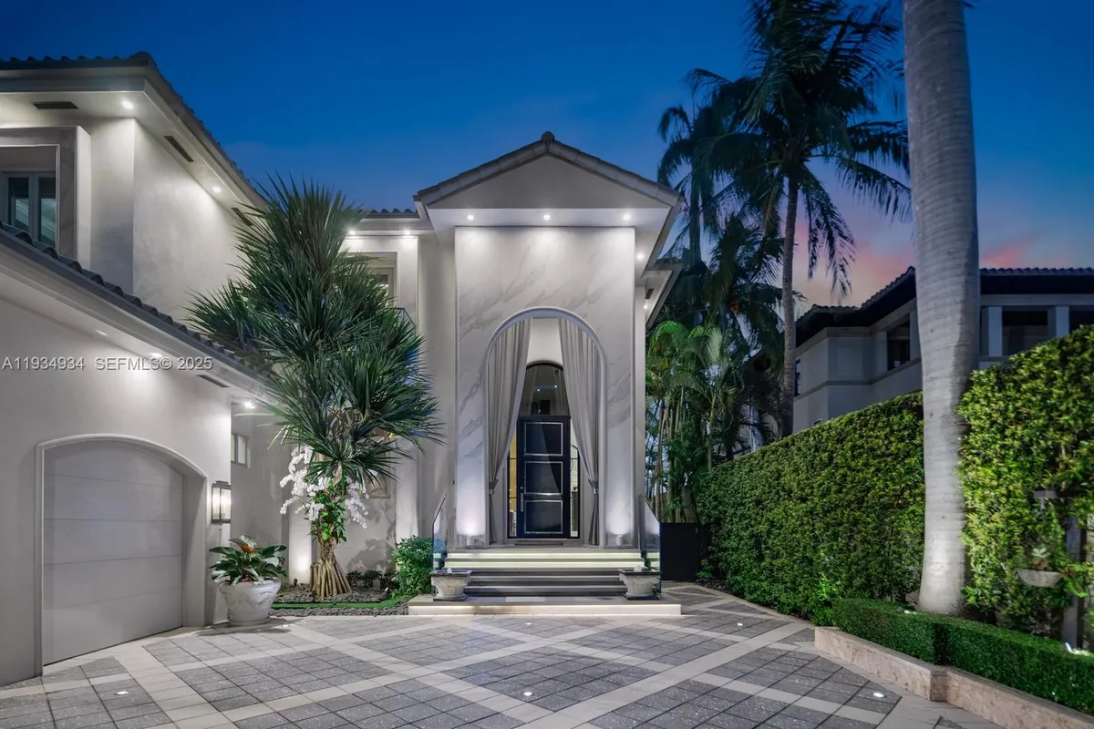 176 S Hibiscus Drive, Miami Beach FL 33139