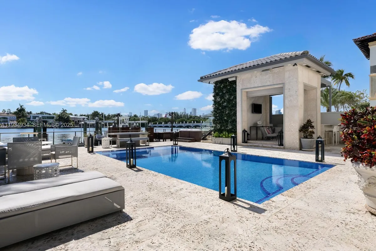 176 S Hibiscus Drive, Miami Beach FL 33139