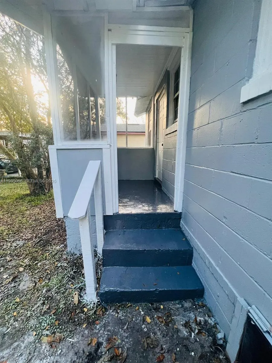 1742 W, Jacksonville FL 32209