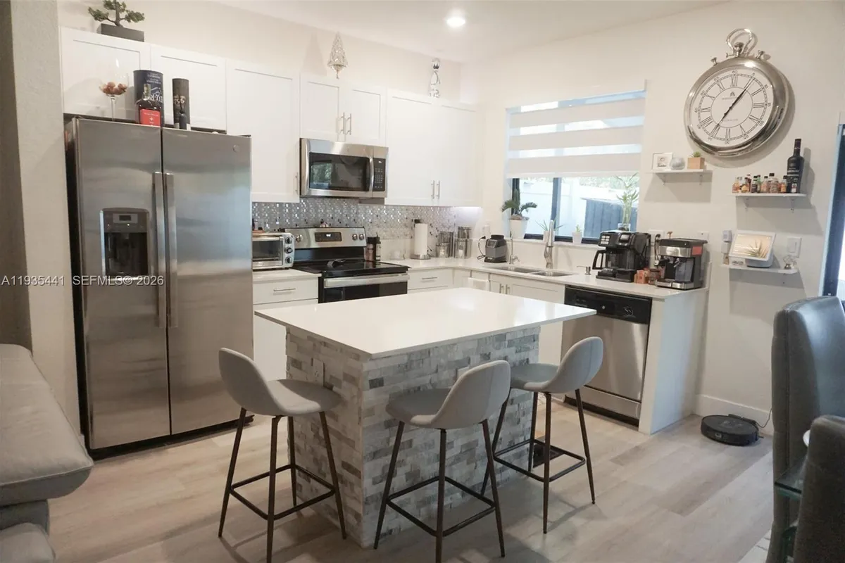 10589 W 32nd Ln, Hialeah Gardens FL 33018