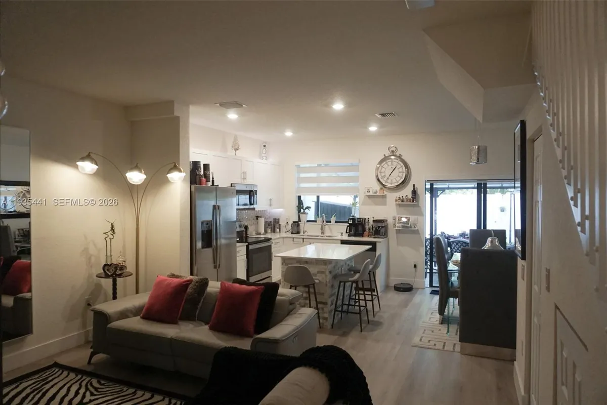 10589 W 32nd Ln, Hialeah Gardens FL 33018