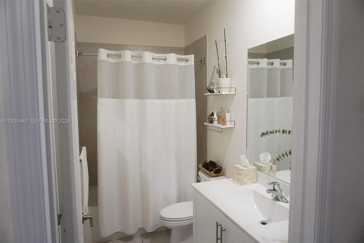 10589 W 32nd Ln, Hialeah Gardens FL 33018