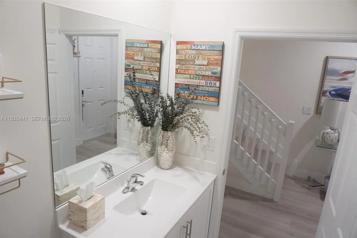 10589 W 32nd Ln, Hialeah Gardens FL 33018