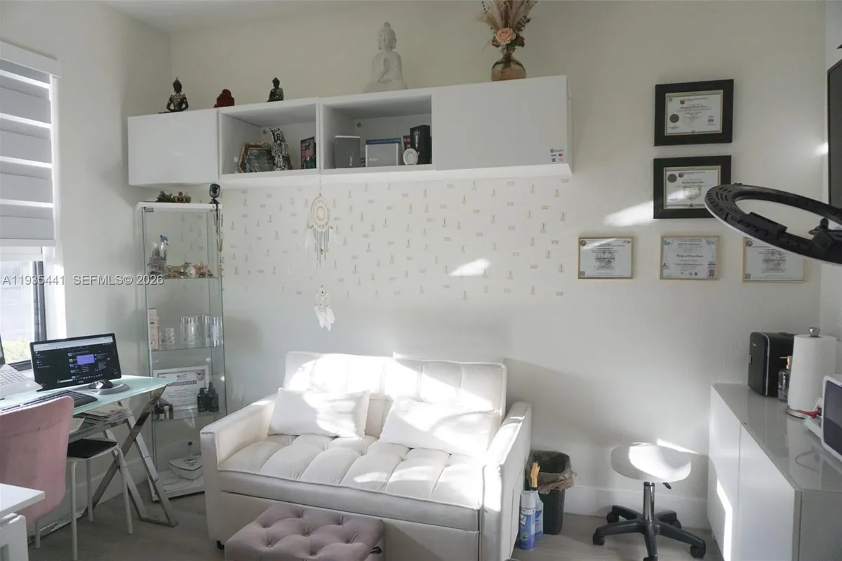 10589 W 32nd Ln, Hialeah Gardens FL 33018