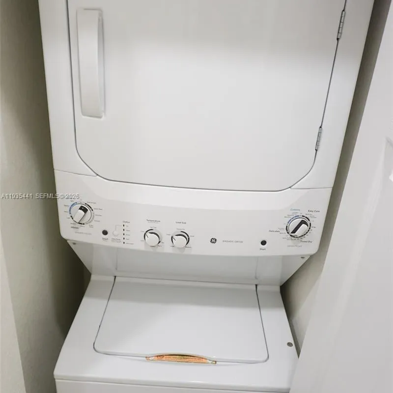 10589 W 32nd Ln, Hialeah Gardens FL 33018