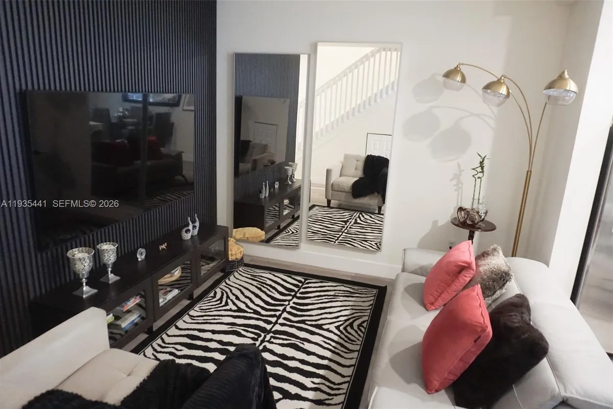 10589 W 32nd Ln, Hialeah Gardens FL 33018