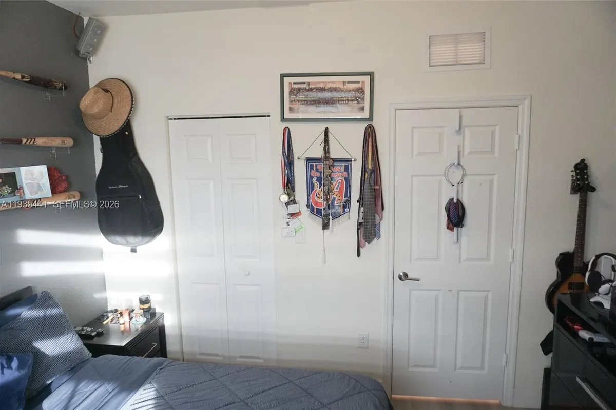 10589 W 32nd Ln, Hialeah Gardens FL 33018