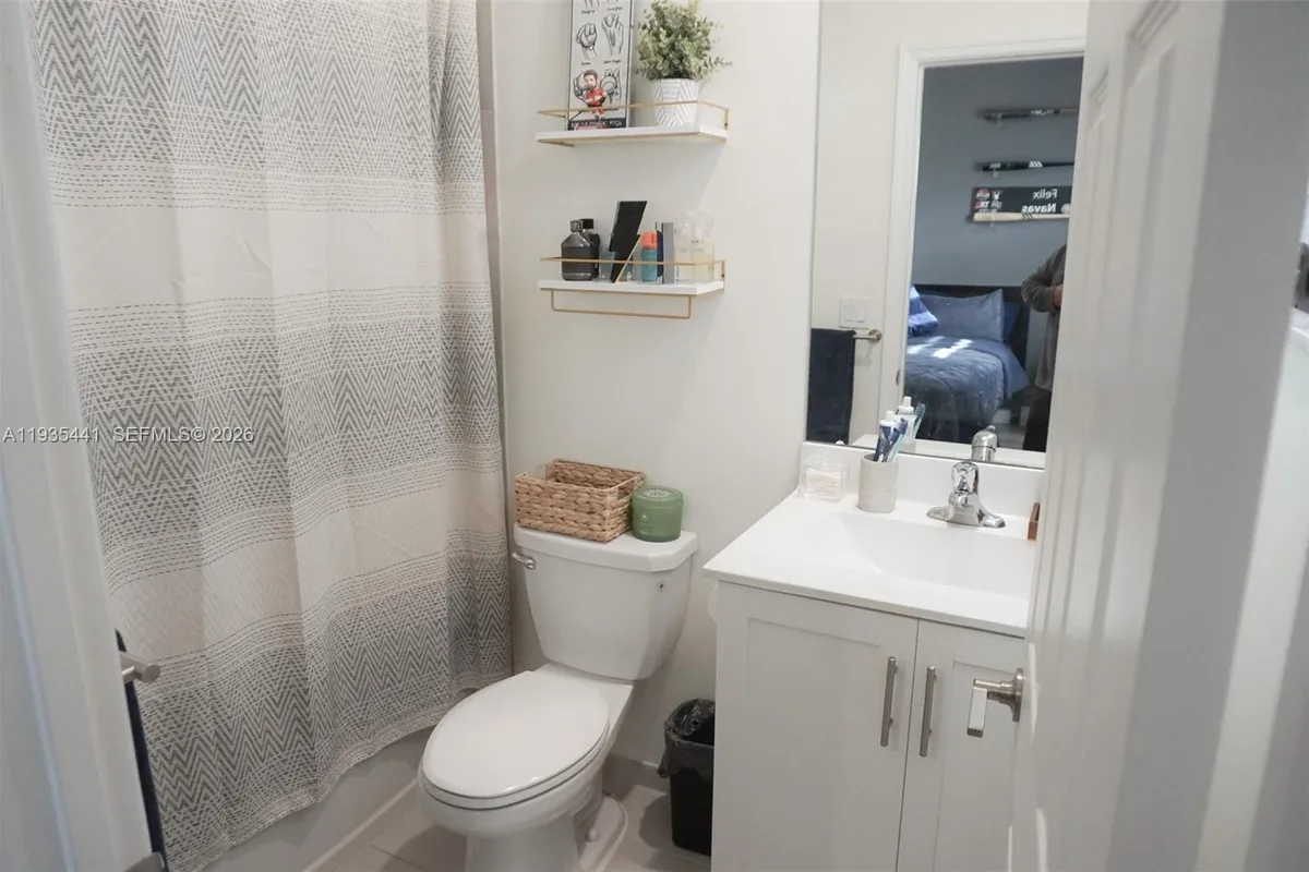 10589 W 32nd Ln, Hialeah Gardens FL 33018