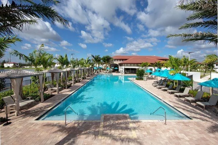 10589 W 32nd Ln, Hialeah Gardens FL 33018