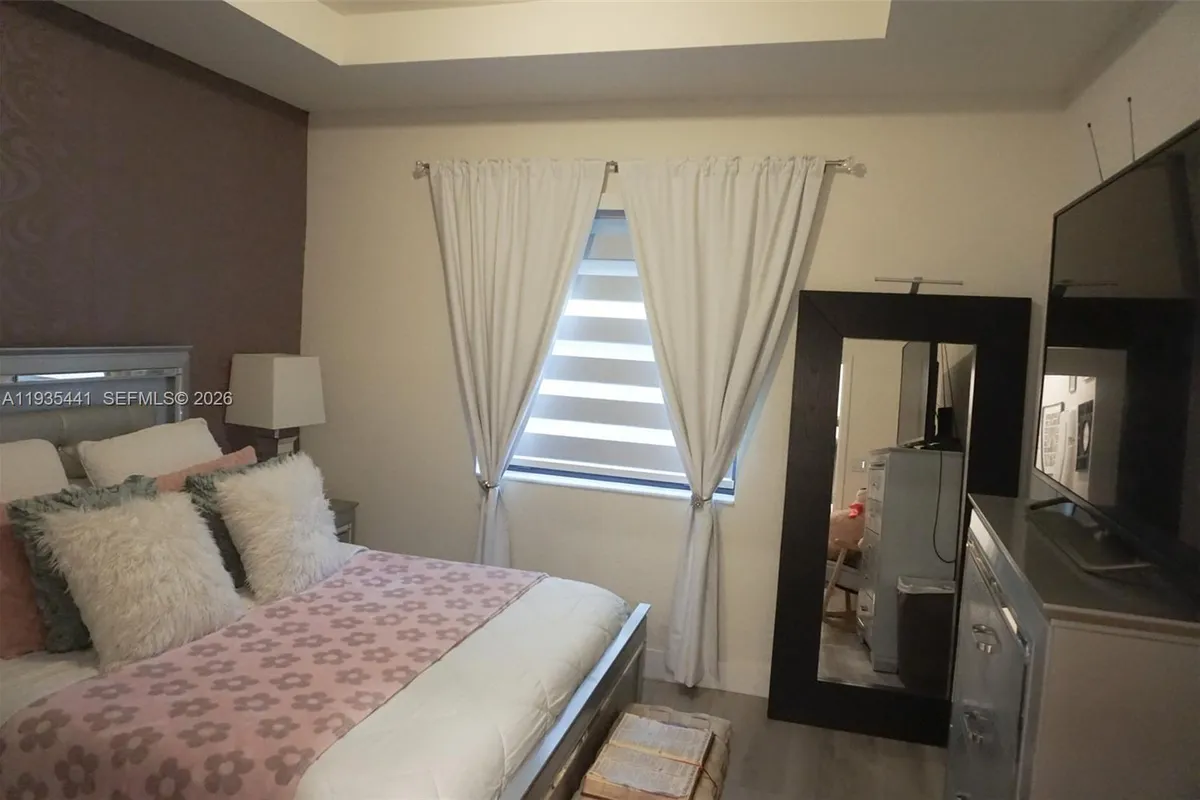 10589 W 32nd Ln, Hialeah Gardens FL 33018