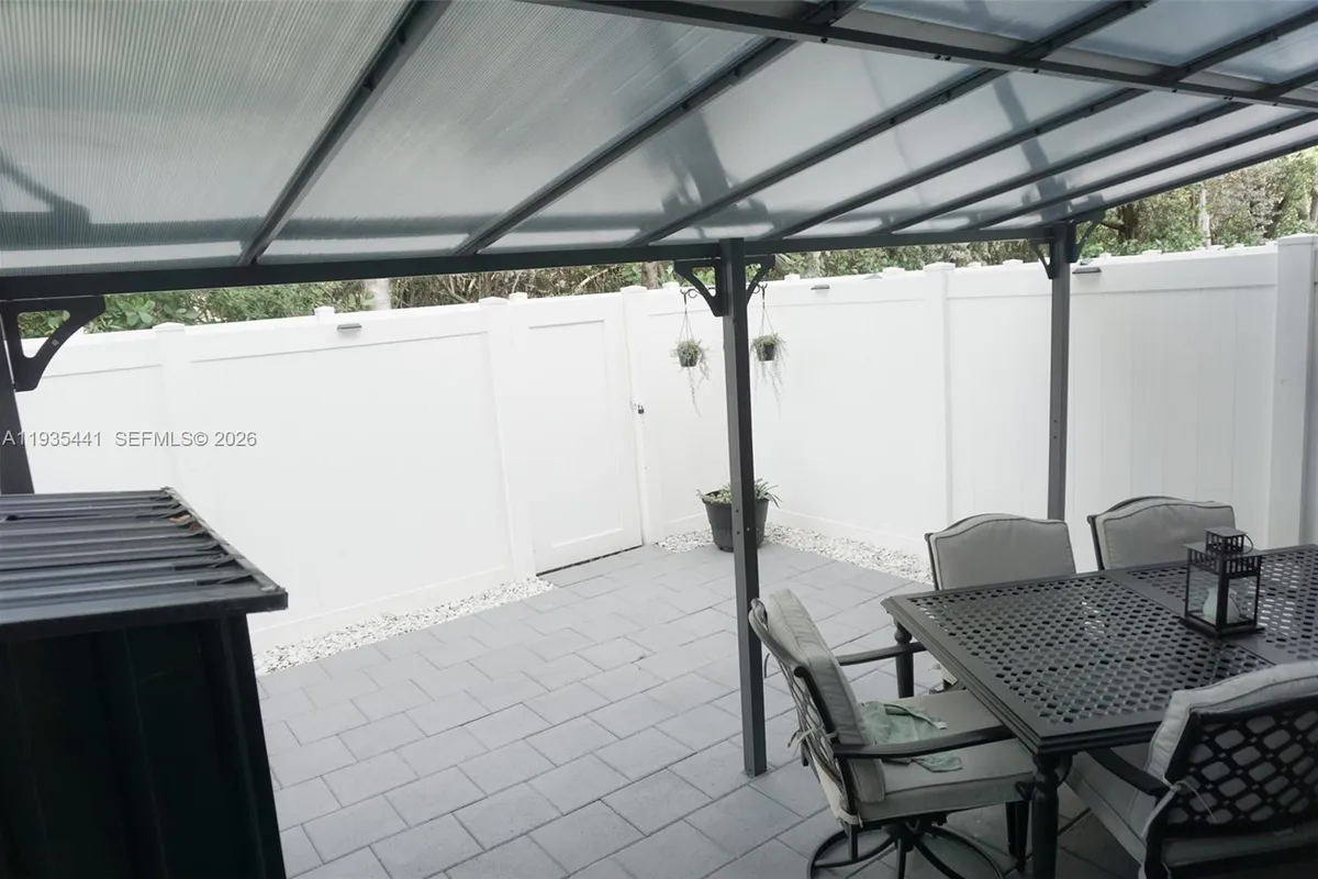 10589 W 32nd Ln, Hialeah Gardens FL 33018