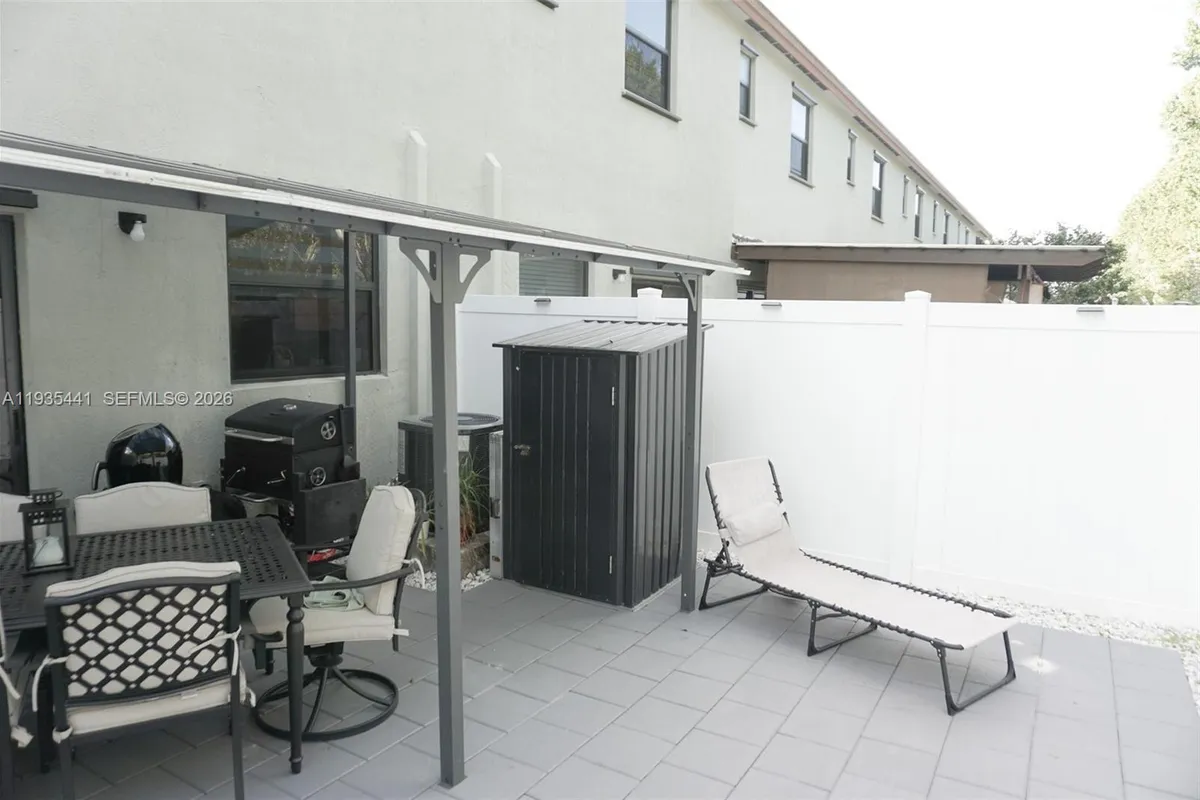 10589 W 32nd Ln, Hialeah Gardens FL 33018