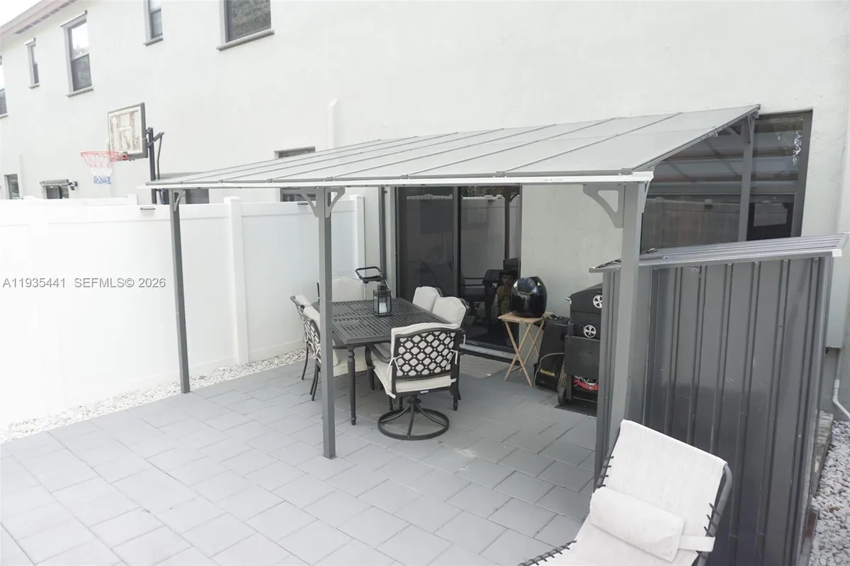 10589 W 32nd Ln, Hialeah Gardens FL 33018