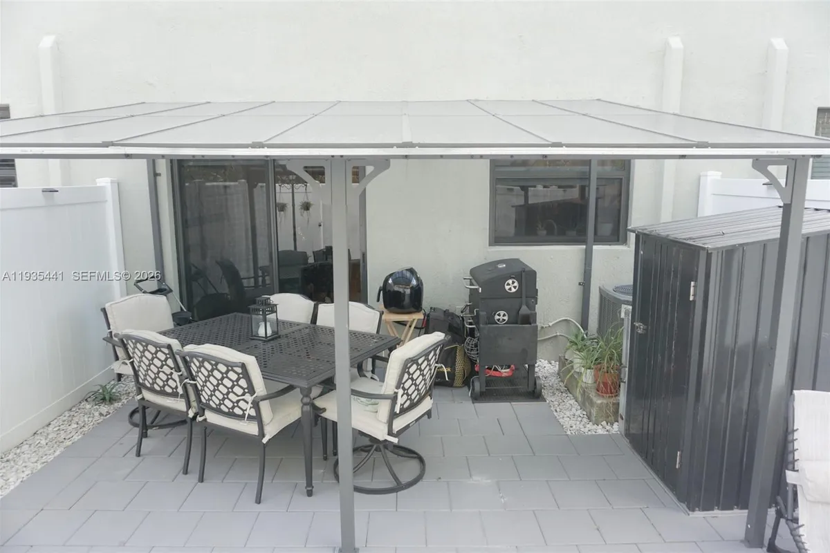 10589 W 32nd Ln, Hialeah Gardens FL 33018