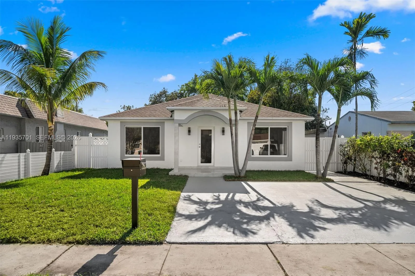 253 SW 4th St, Dania Beach FL 33004