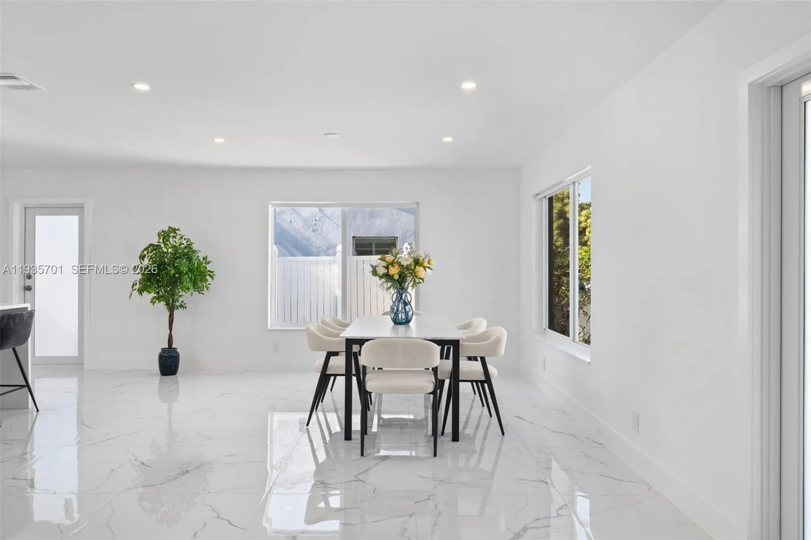 253 SW 4th St, Dania Beach FL 33004