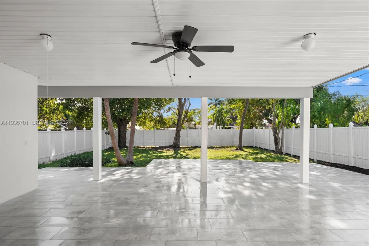 253 SW 4th St, Dania Beach FL 33004