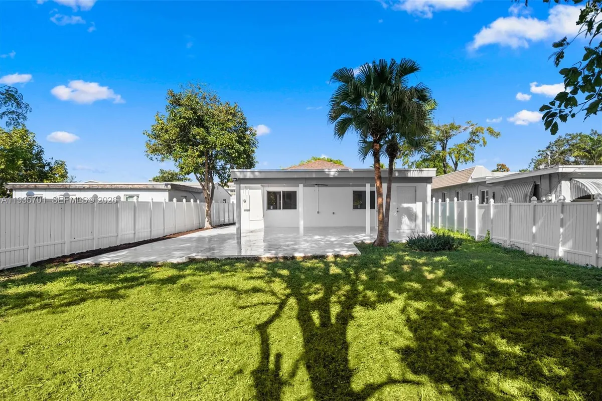 253 SW 4th St, Dania Beach FL 33004