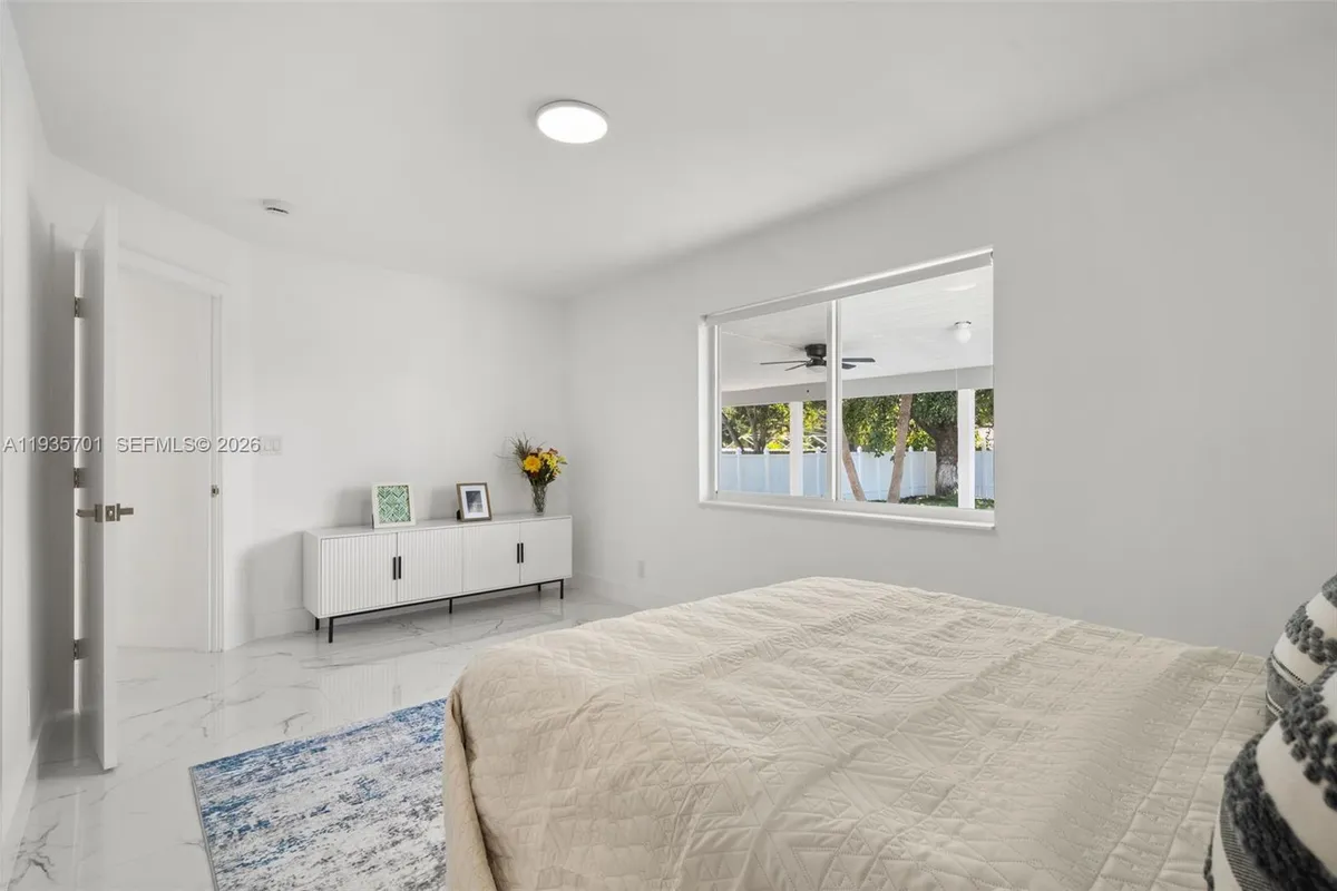 253 SW 4th St, Dania Beach FL 33004