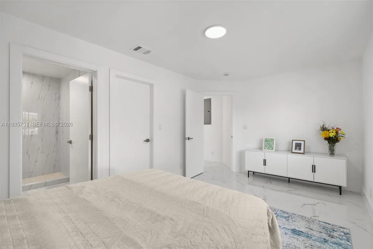 253 SW 4th St, Dania Beach FL 33004