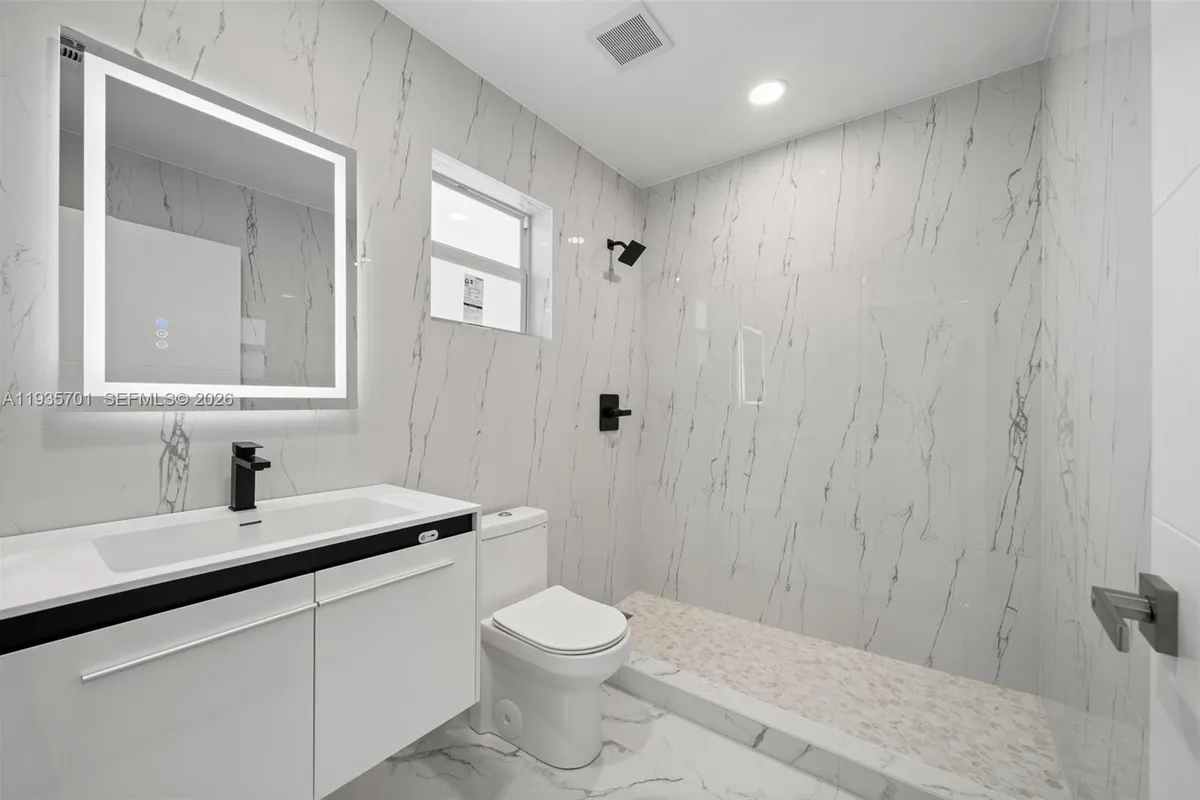 253 SW 4th St, Dania Beach FL 33004