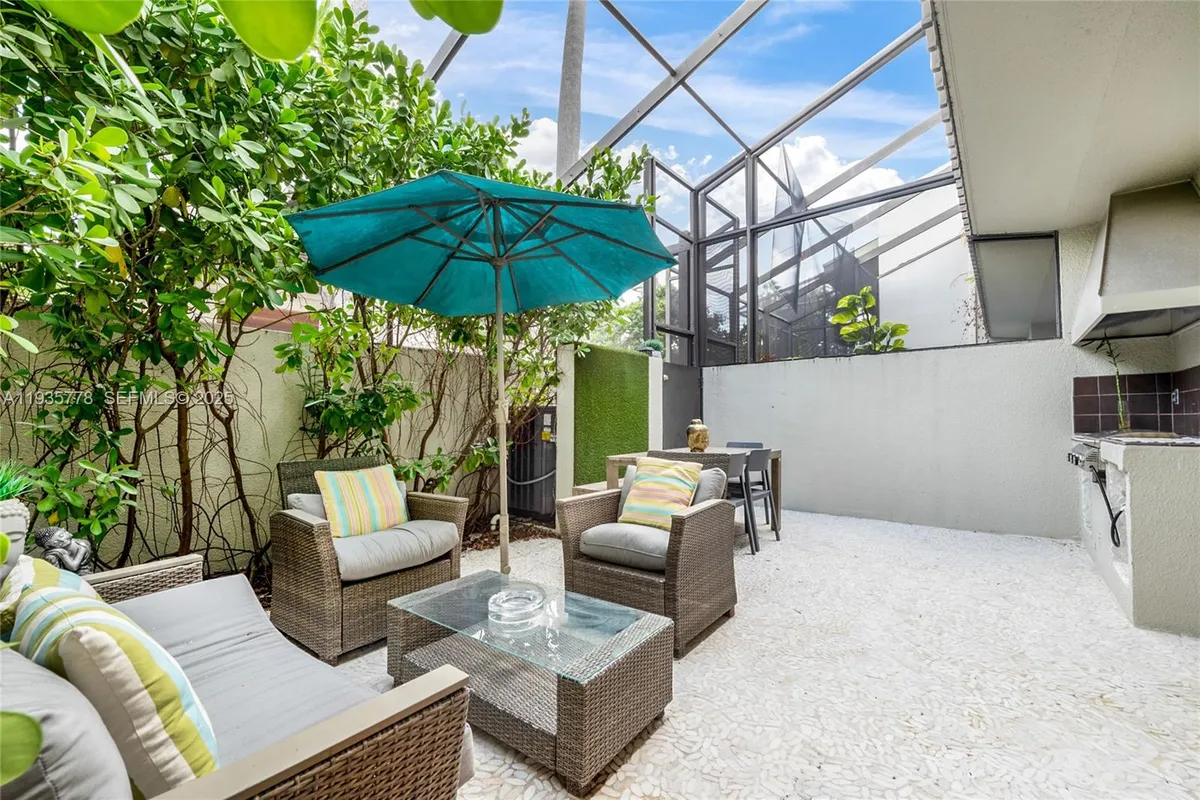 7075 SW 67th Ave # 14, South Miami FL 33143