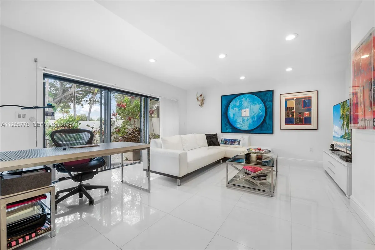 7075 SW 67th Ave # 14, South Miami FL 33143