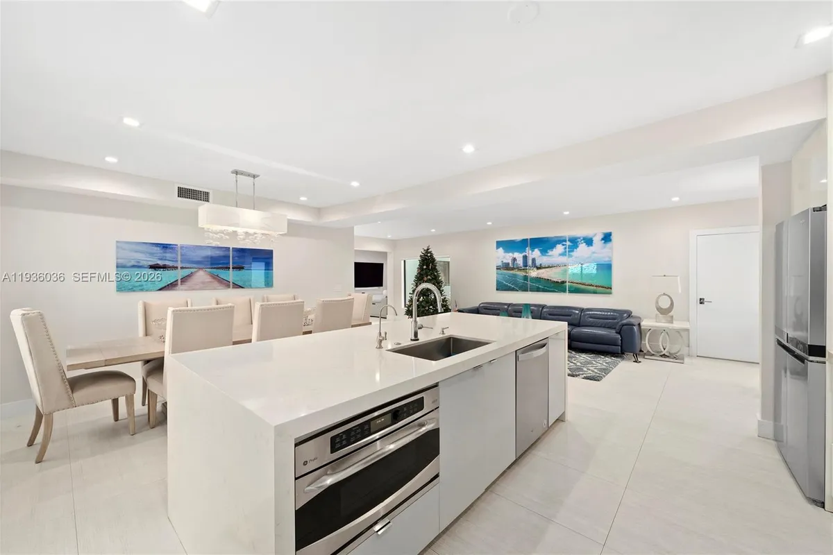 3141 N Bay Rd, Miami Beach FL 33140