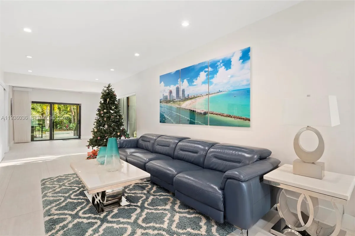 3141 N Bay Rd, Miami Beach FL 33140