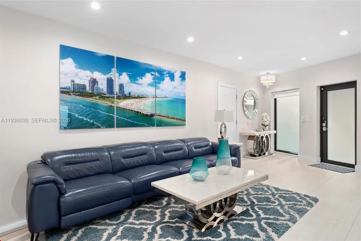 3141 N Bay Rd, Miami Beach FL 33140