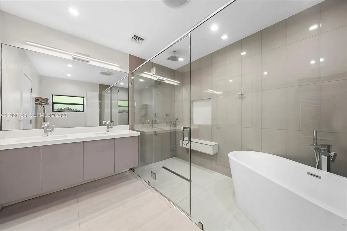 3141 N Bay Rd, Miami Beach FL 33140