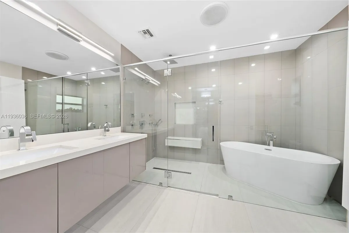 3141 N Bay Rd, Miami Beach FL 33140