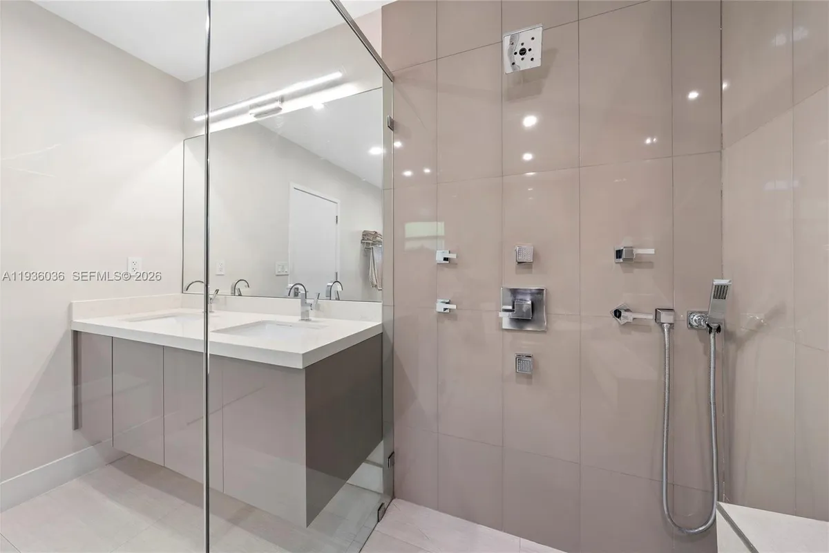 3141 N Bay Rd, Miami Beach FL 33140