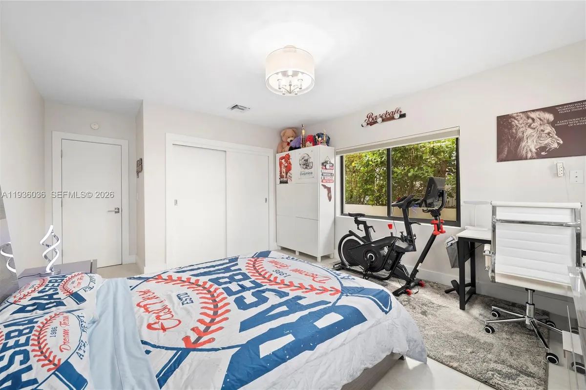 3141 N Bay Rd, Miami Beach FL 33140