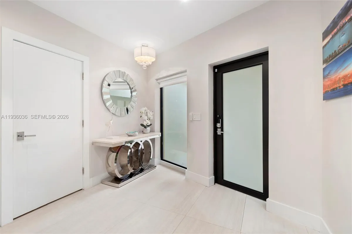 3141 N Bay Rd, Miami Beach FL 33140