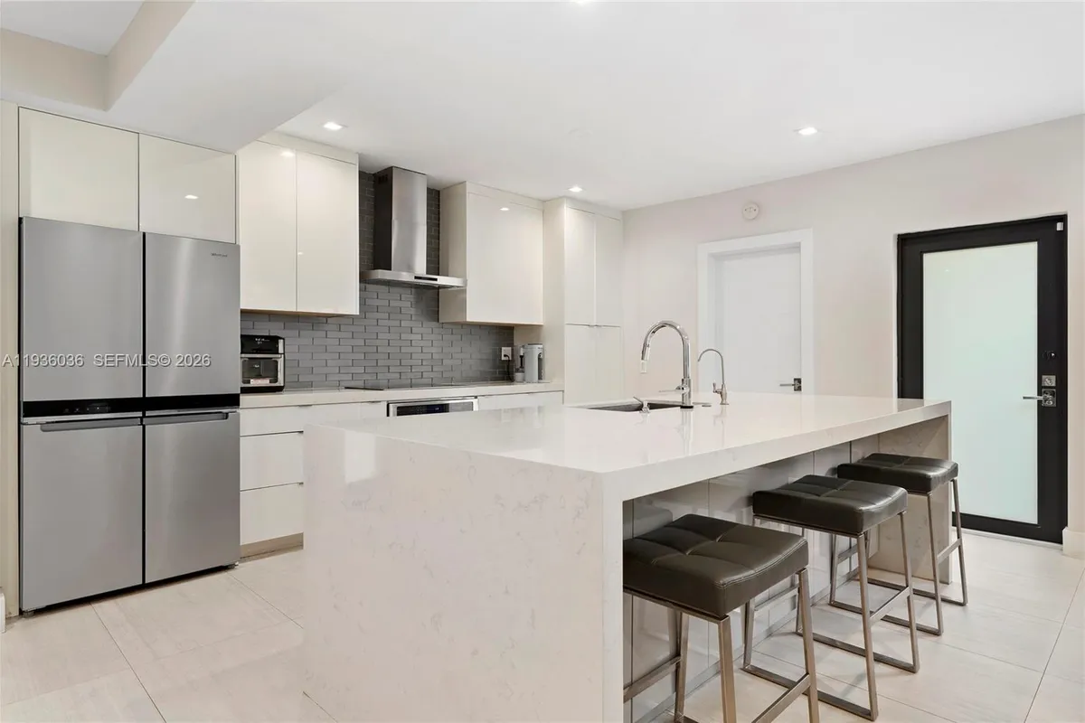 3141 N Bay Rd, Miami Beach FL 33140