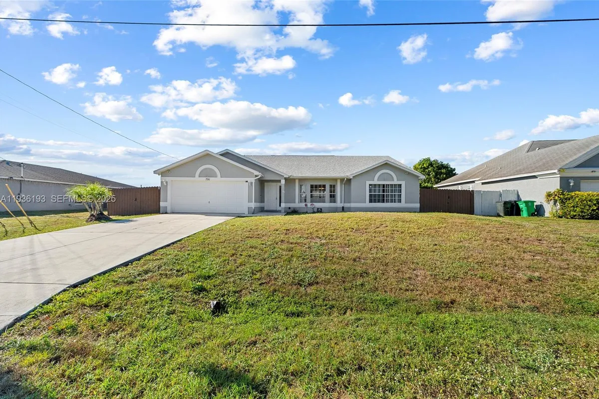 791 SW Hillsboro Cir, Port St. Lucie FL 34953
