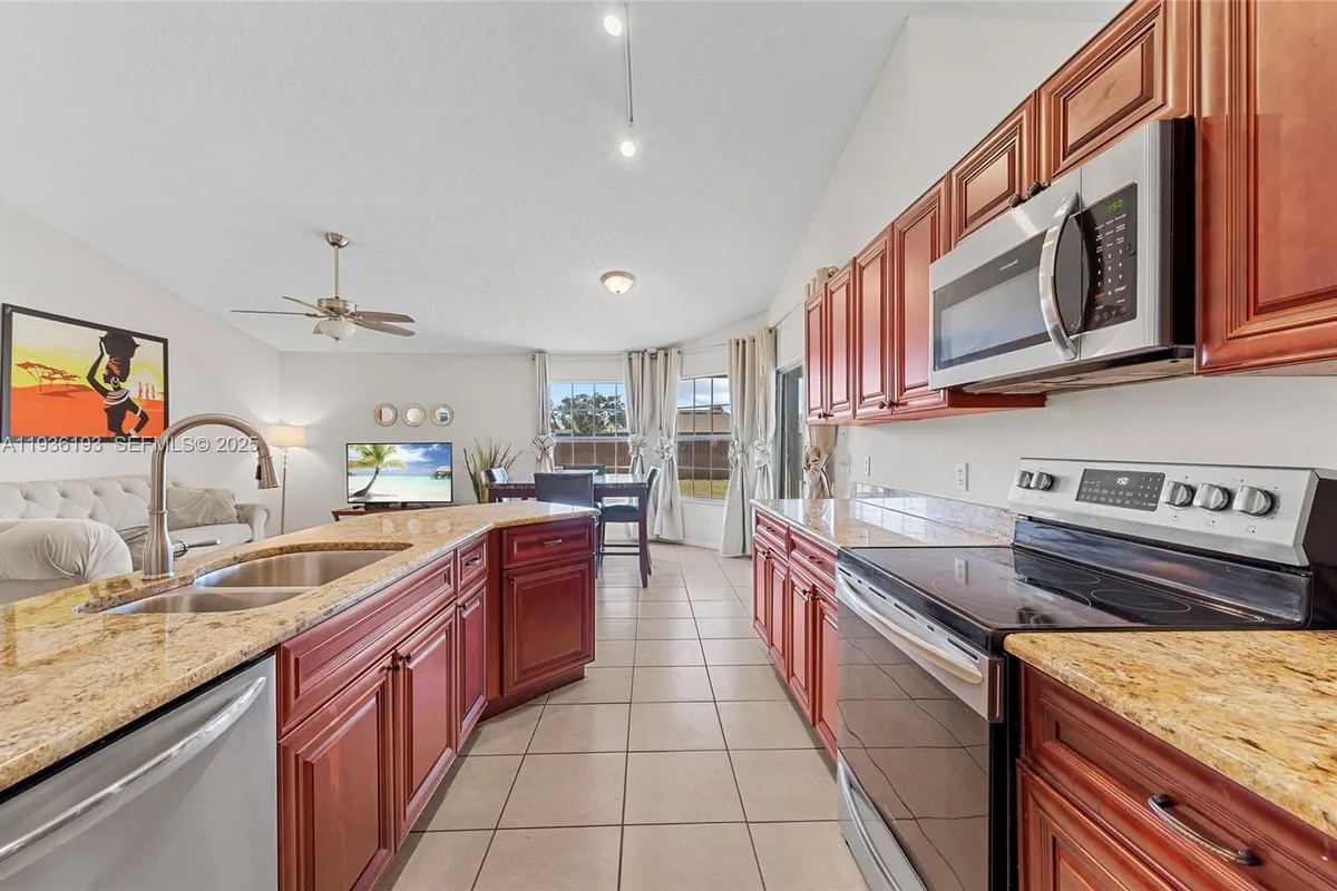 791 SW Hillsboro Cir, Port St. Lucie FL 34953